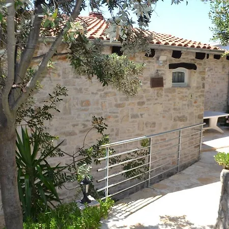 Hraste Hvar アパート *