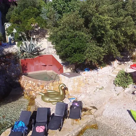 Hraste Hvar アパート