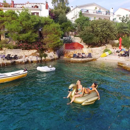 Hraste Hvar アパート *